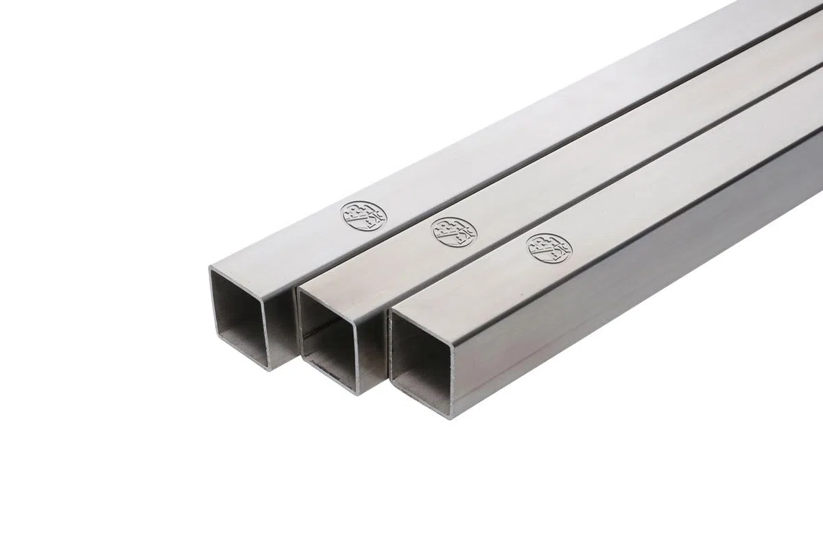 Vierkantrohr/Quadratrohr/Edelstahl/geschliffen Korn240 / WST 1.4301 / V2A (40x40x2mm, Länge: 2000mm)