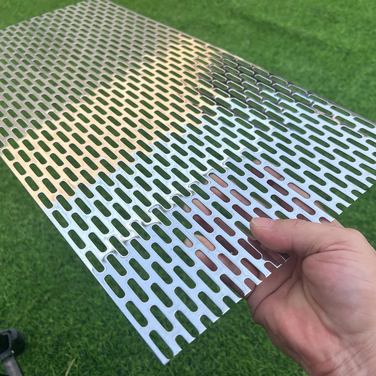 500mmX250mm Lochbleche, Dicke 1,1 mm Streckmetallgewebe, Öffnung längliche Löcher 0,2 x 0,8 Zoll (ca. 5 x 20 mm), Lochblech aus Edelstahl 304, Siebplatte, dekorative Platte
