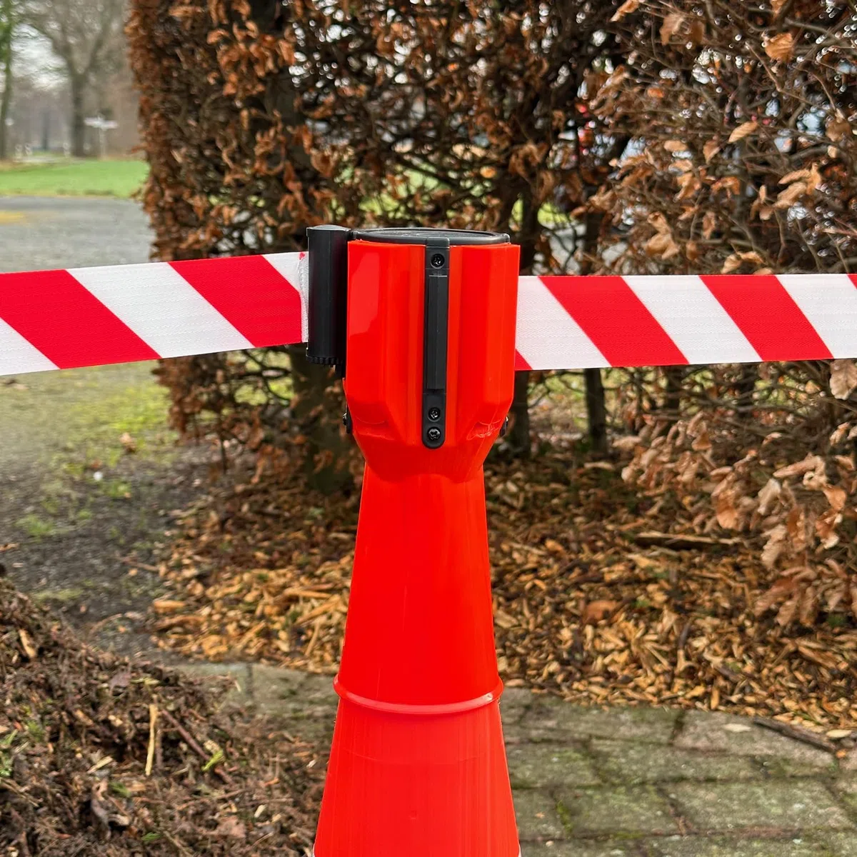 UvV-Conny Kegelaufsatz Absperrband rot Absperrgurt Pylonen bis 5 Meter (Rot mit Band)