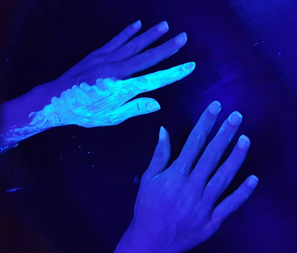 Handdesinfektion - Schulungsbox - mit UV Licht - Hygiene Training