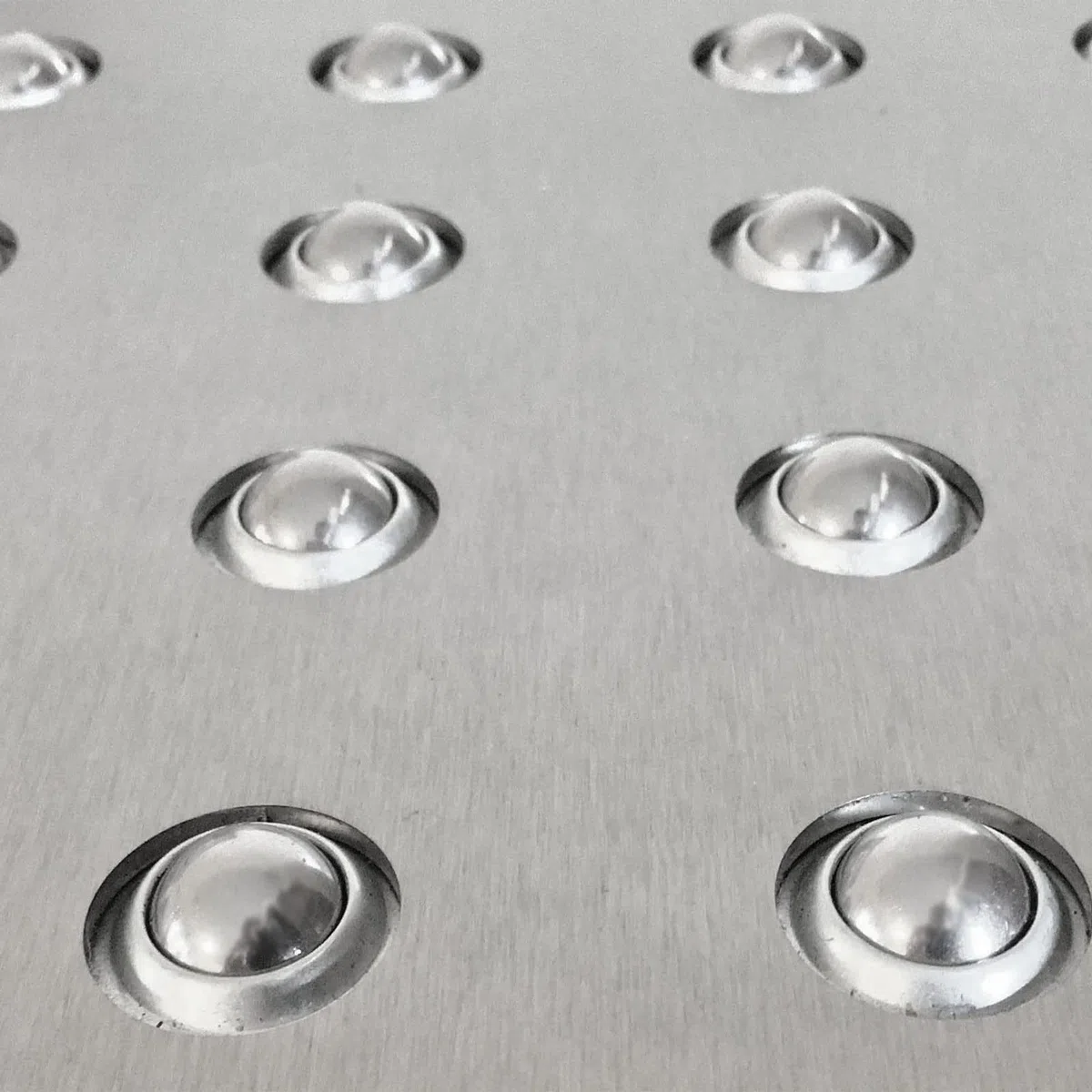 20 Stück 1,6 cm Rollkugel-Transferlager, Karbonstahl, runde Kugel-Transfereinheit, universelle Drehkugelrollen für Förderband, Rollenständer, Getriebe, Tragfähigkeit 15 kg