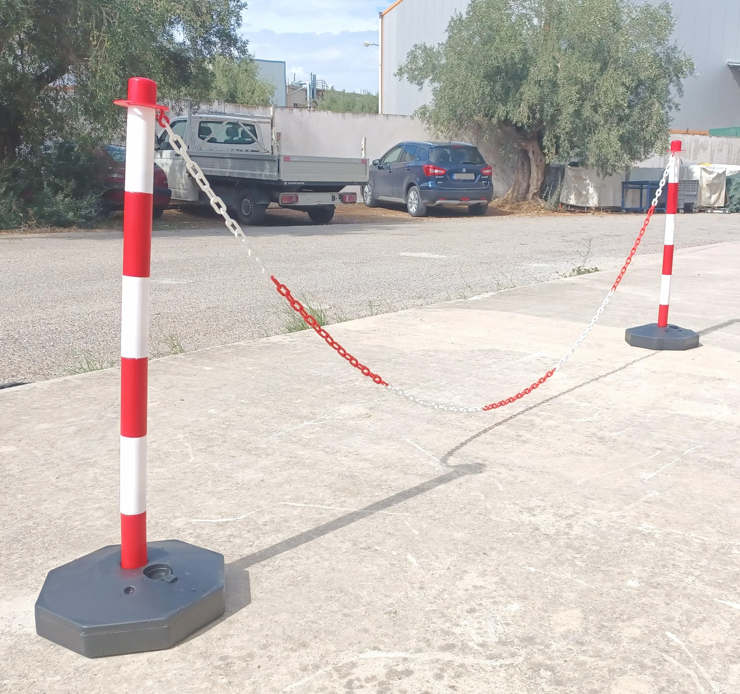 GC2-CH3 Paar Kunststoffpfosten mit 3 m Kunststoffkette (Rot-Weiß, 3 m)
