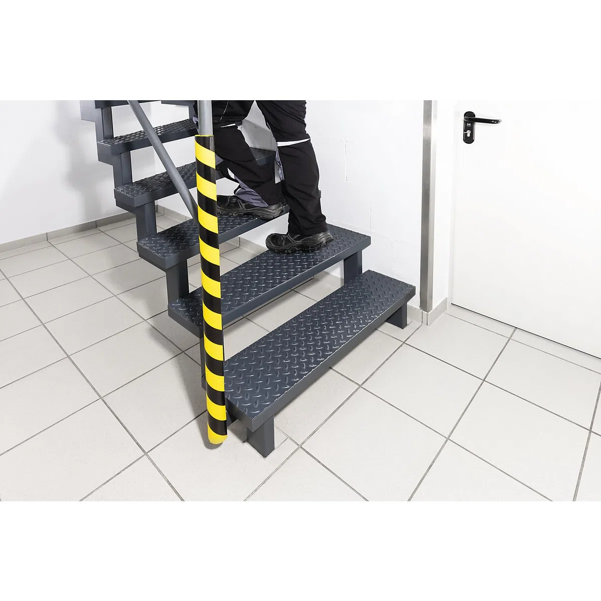 DURABLE | Rohrschutzprofil | Typ P30 | 1-m-Profil | BxH 50 x 25 mm | Gelb/Schwarz