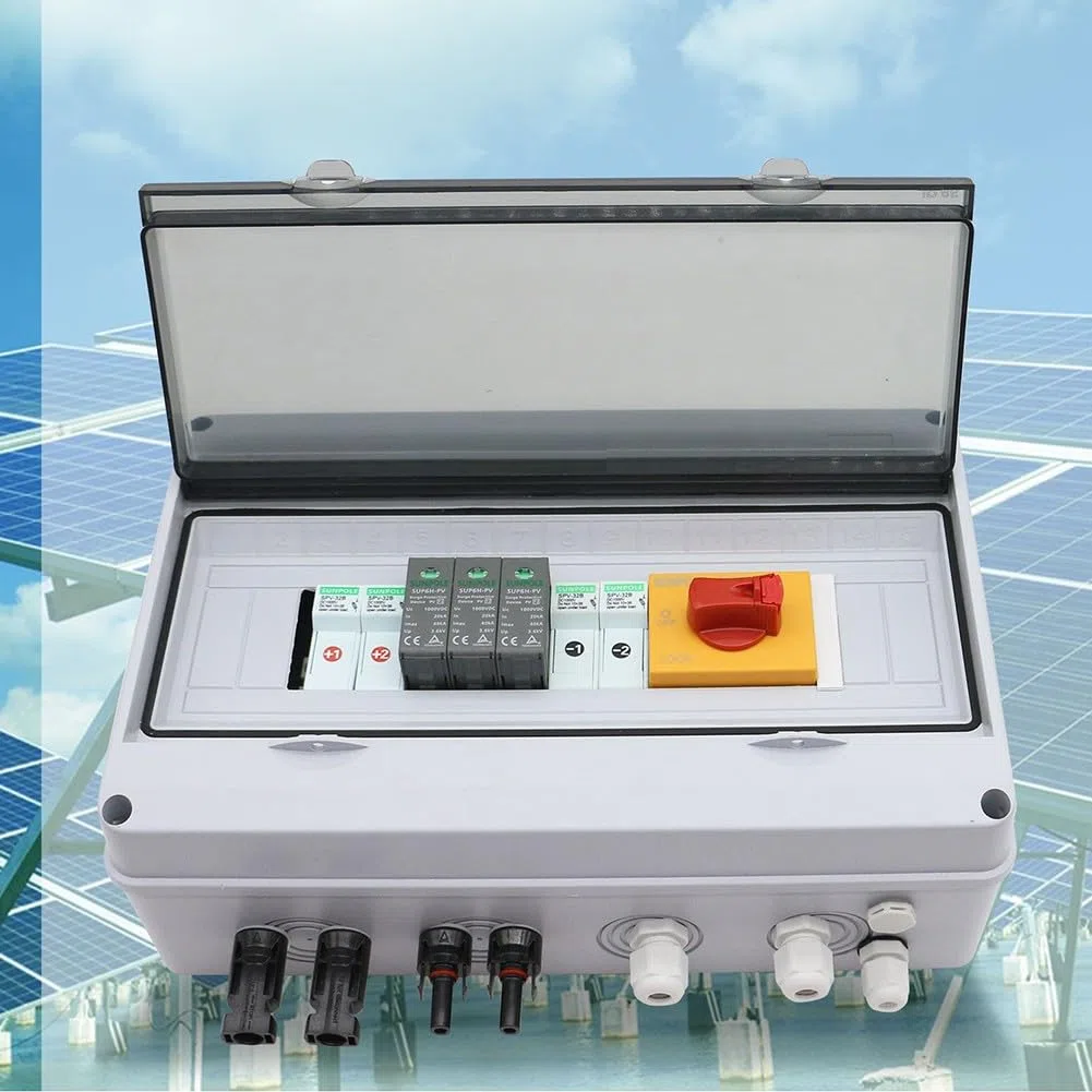 2-in-1-Solar-PV-Kombinator-Box für Photovoltaik-Arrays mit 2 Strängen, IP65 wasserdichtes PVC-Gehäuse mit DC-Sicherungen, SPD und Trennschalter für Dachinstallationen, 1000 V