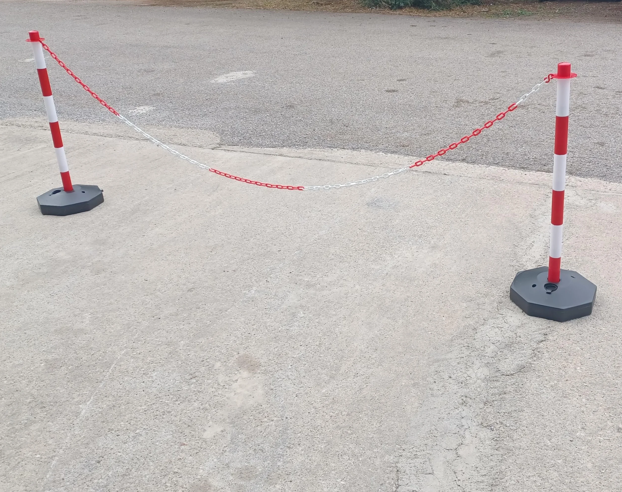 GC2-CH3 Paar Kunststoffpfosten mit 3 m Kunststoffkette (Rot-Weiß, 3 m)