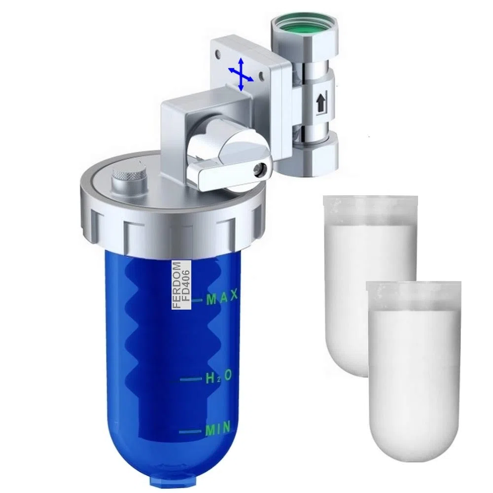 FERDOM Poliphosphatspender Feeder für Wassersysteme gegen Zunder und Korrosion. Ventil & Bypass, Messingkopf, blauer SAN-Behälter, 360 Grad 1/2 ”(DN15) Wasseranschluss. Mit Nachfüllung für 20m3 Wasser