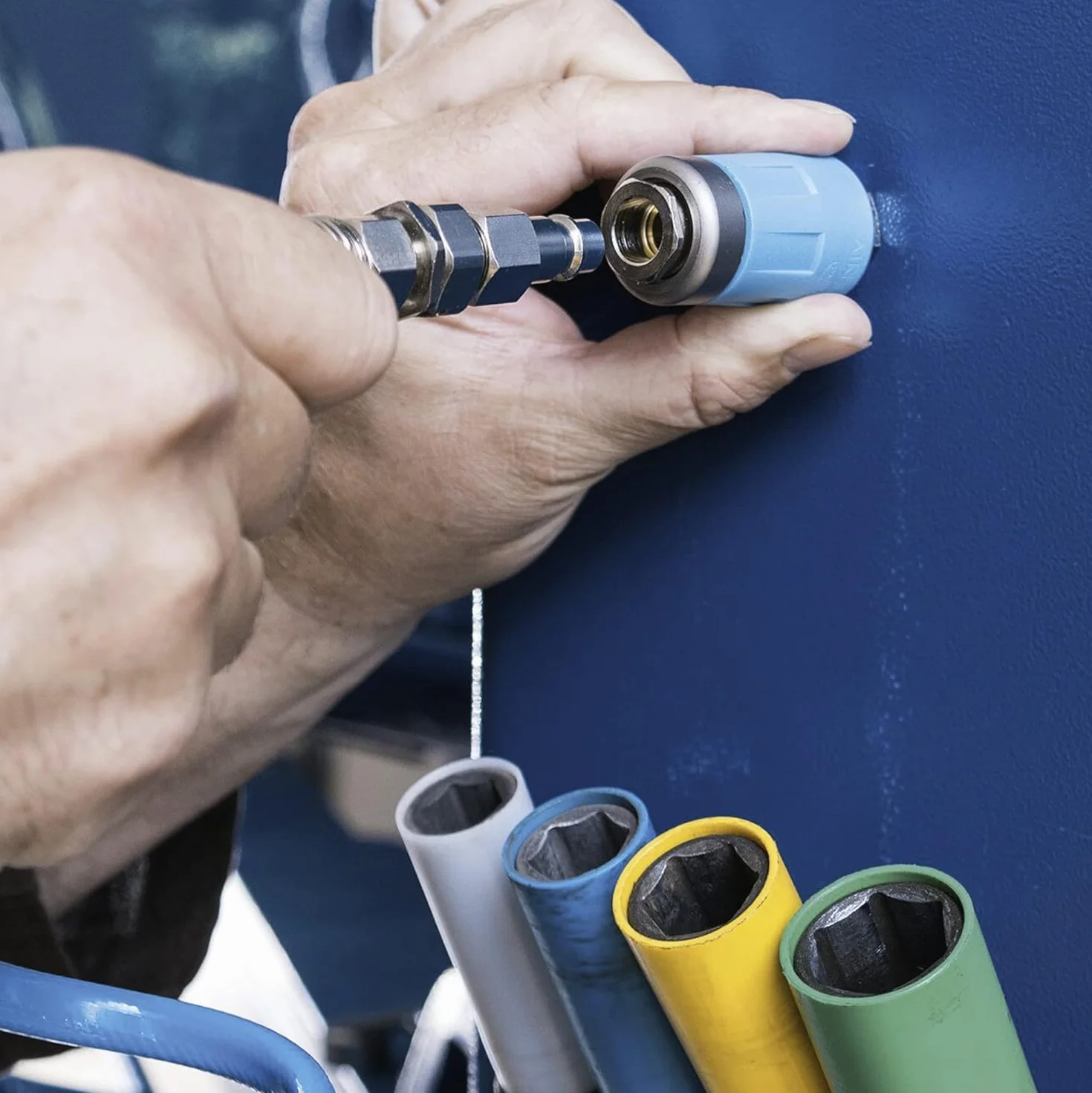 HAZET Sicherheitskupplung 9000-061 I Innengewinde 3/8 Zoll (16,41mm) I passend für alle Luftanschluss-Nippel, sichere und einfache An- und Abkupplung - praktische Einhandbedienung
