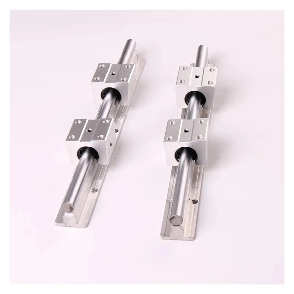 300 400 500 600 800 1000 1200 1300 1500 mm Vollständig unterstützte Linearschienen-Gleitwellenstange mit 4-teiligem Lagerblock(800mm)