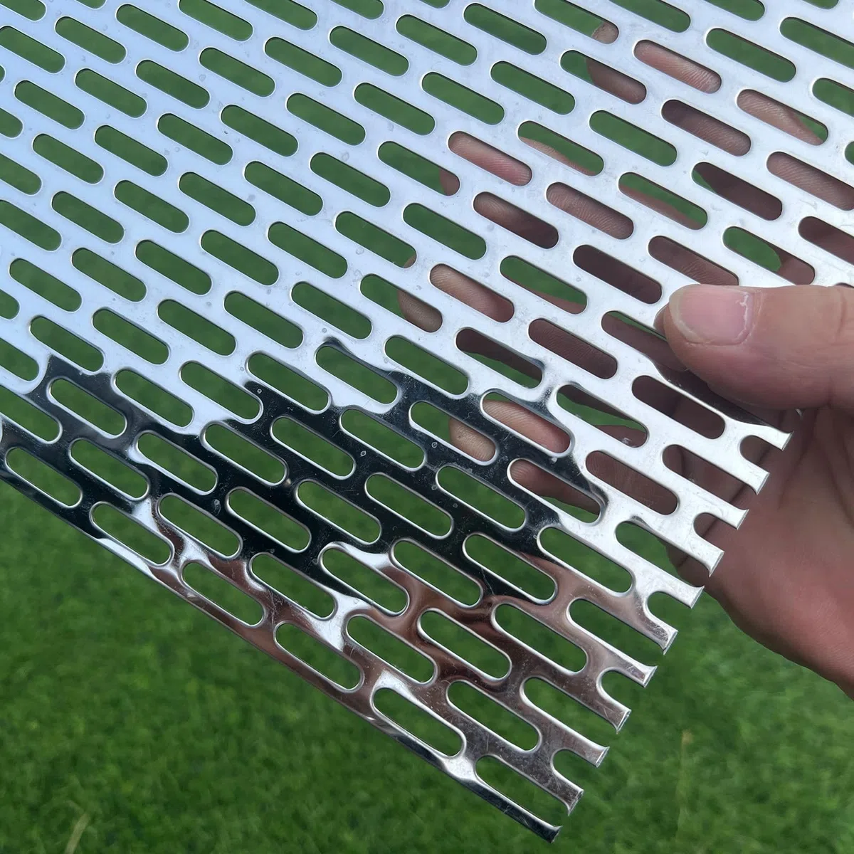 500mmX250mm Lochbleche, Dicke 1,1 mm Streckmetallgewebe, Öffnung längliche Löcher 0,2 x 0,8 Zoll (ca. 5 x 20 mm), Lochblech aus Edelstahl 304, Siebplatte, dekorative Platte