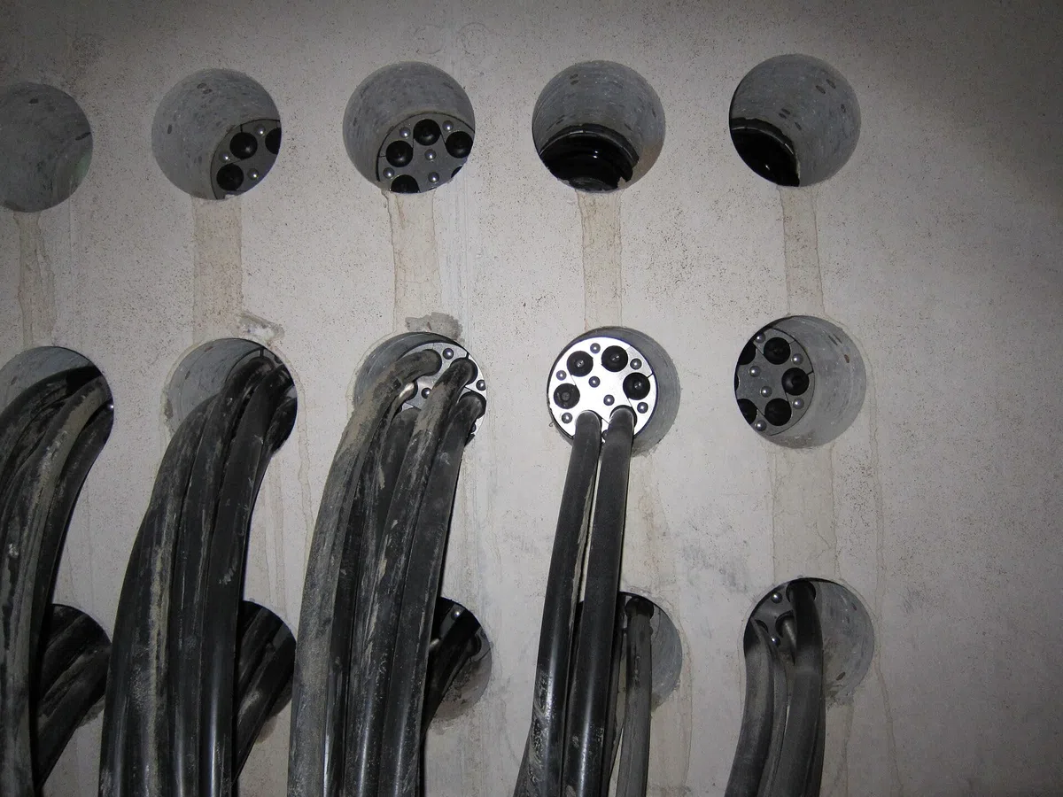 Ringraumdichtung Ø 125 mm für 3 Kabel/Rohre mit Ø 10-40 mm. Mit Segmentringtechnik, HRD125 SG