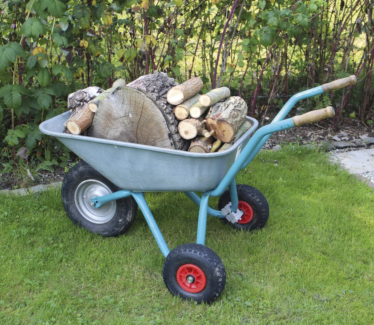 Kerbl 2x Stützräder für Schubkarre, 2er Set, Zusatzräder, Schubkarrenräder, schwarz, PU, Ø25cm, Landwirte, Hobbygärtner, Montage ohne Bohren