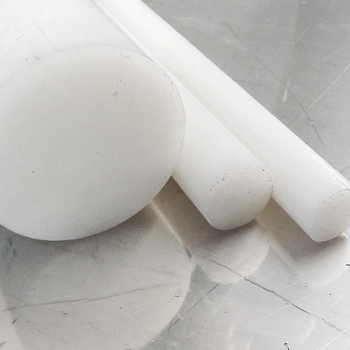 Polyamid PA6 Rundstab natur Ø 60 mm - Kunststoffstab in der Länge 1000 mm - Polyamid Rundmaterial auf Zuschnitt