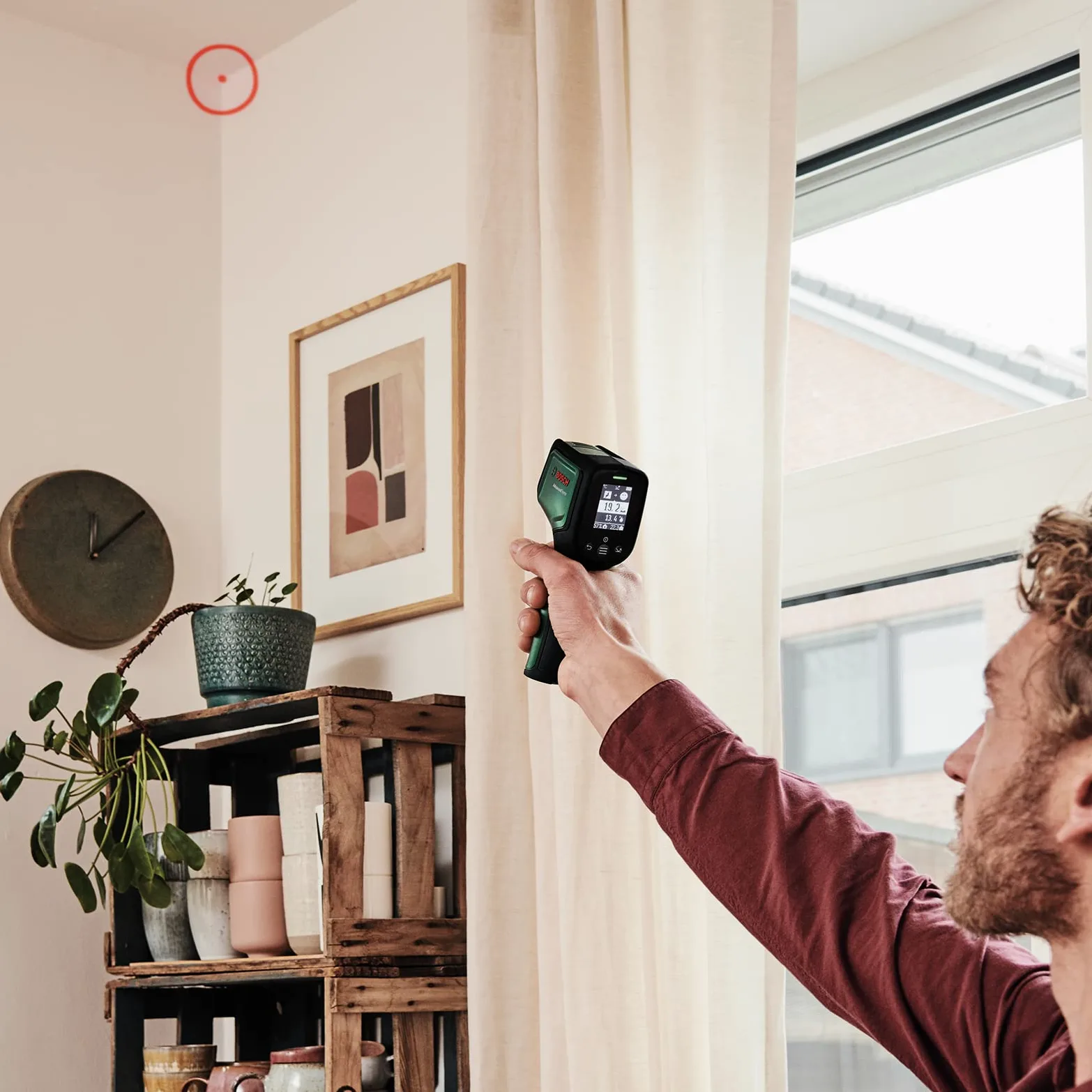 Bosch Infrarot Thermometer AdvancedTemp (-30°C bis +500°C, mit integrierter Schimmel- und Wärmebrücken-Erkennung, LED-Anzeige für einfache Interpretation, Gehäuse aus recyceltem Material, im Karton)