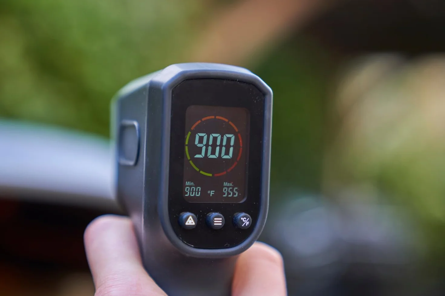 Ooni Digitales Laser Infrarot Thermometer - IR-Thermometer mit Sofortablesung – Pizzaofen Zubehör – Ooni Zubehör