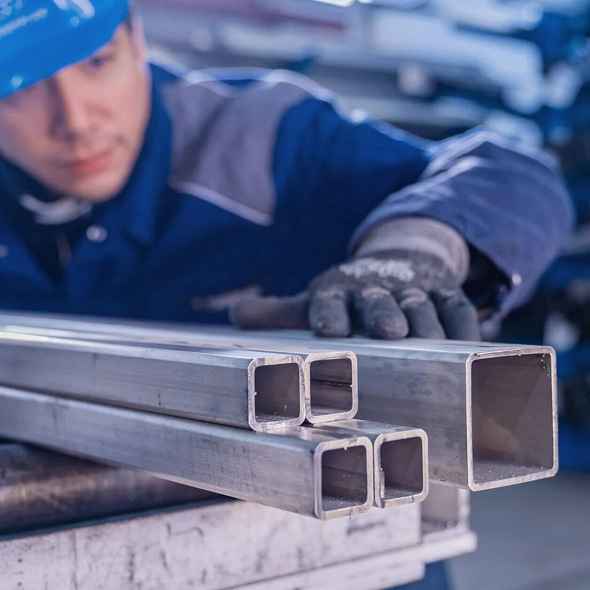 thyssenkrupp Vierkantrohr Edelstahl V2A 40x40x2 mm – 2000 mm | Quadrat Rohr geschweißt | Edelstahl Vierkantrohr K240 geschliffen | robust & vielseitig einsetzbar | Werkstoff: 1.4301 | AISI 304
